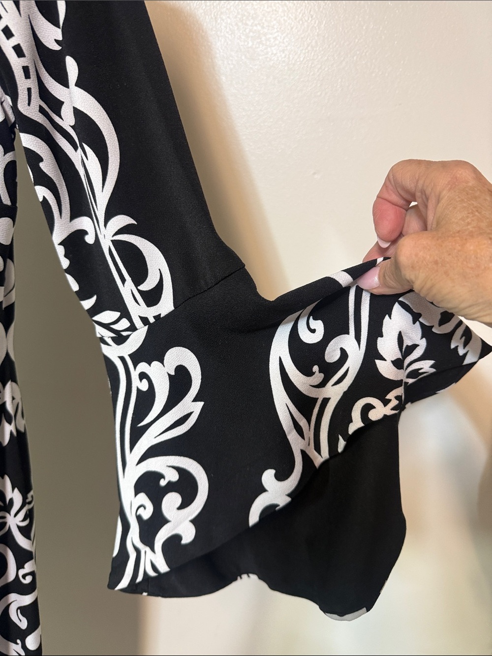 INC Black & White Scroll-Print Bell Sleeve Dress - Picture 3 of 4